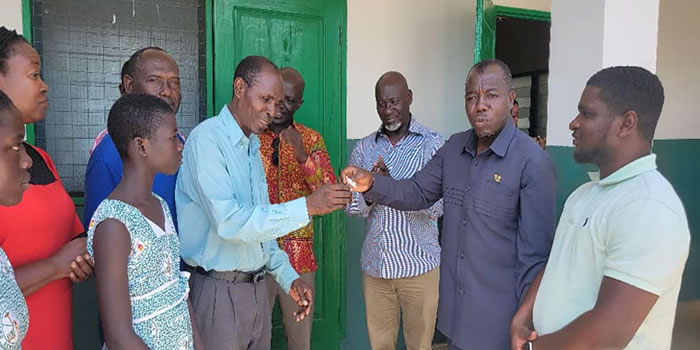 Effutu MCE hands over the keys to a newly constructed 2-unit kindergarten block 2022
